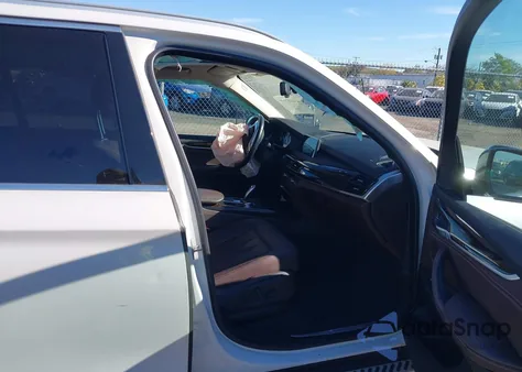 2015 BMW X5 xDrive35I z USA, uszkodzony, nr VIN 5UXKR0C53F0K55108